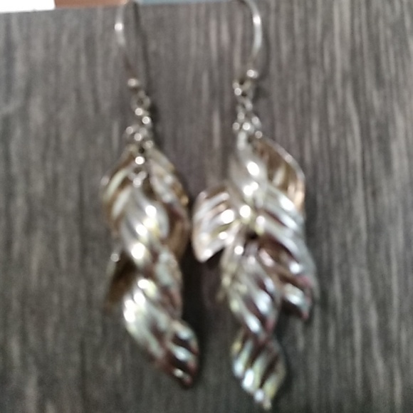 Sterling Silver leaves dangle earrings - Picture 2 of 2